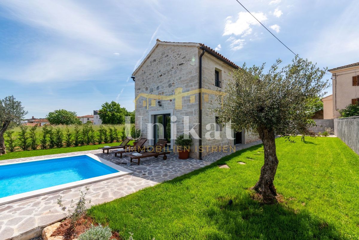 Prenovljena kamnita hiša blizu Poreča